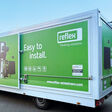 Klein-Lkw von Reflex-Winkelmann, genannt Cube, in dem Produkte zur Vorführung installiert sind.