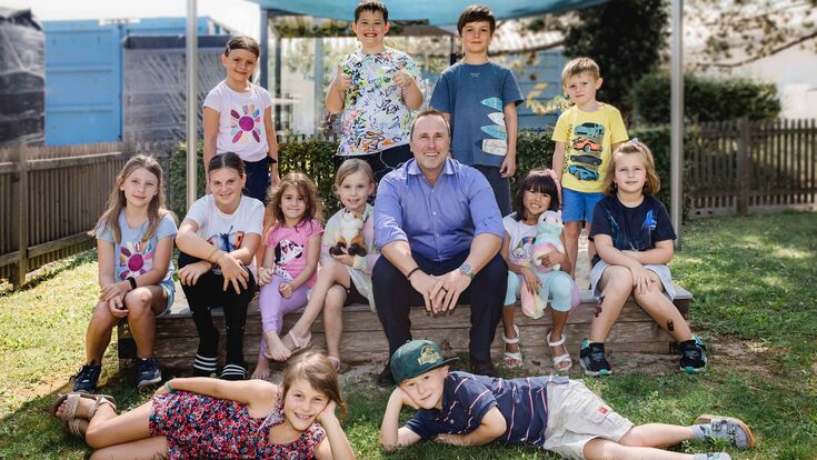 Markus Steinbrecher mit Kindern des Ferienprogramms HOLTER Bambini