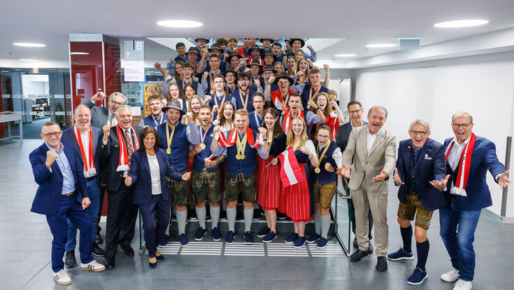 Das Österreich-Team der EuroSkills 2025 nach der Heimkehr beim Empfang in der Wirtschaftskammer Österreich