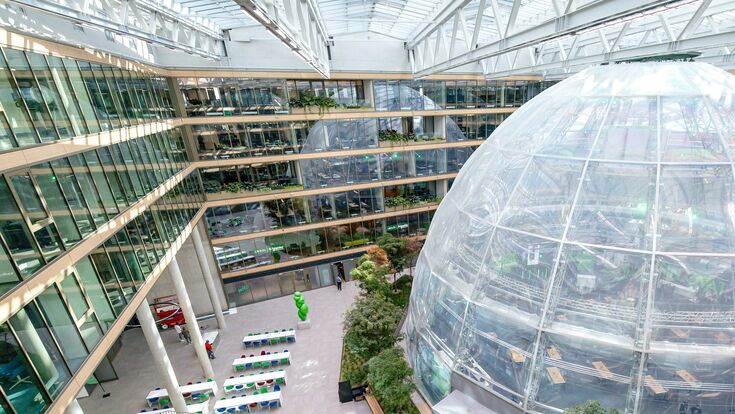 Blick ins Innere des EUREF-Campus Düsseldorf, Deutschland-Hauptsitz von Schneider Electric