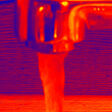 Wasser, das aus einer Armatur läuft, Bild eingefärbt