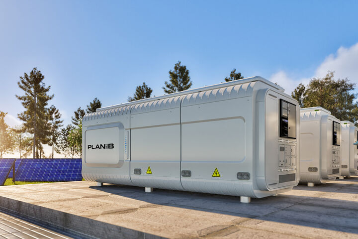 Resilienz-Konzept aus Battery Energy Storage Systems (BESS), Wasserstoff und KI; Photovoltaik, Batteriespeicher und Wasserstoff-Elektrolyseur in einem System vereint