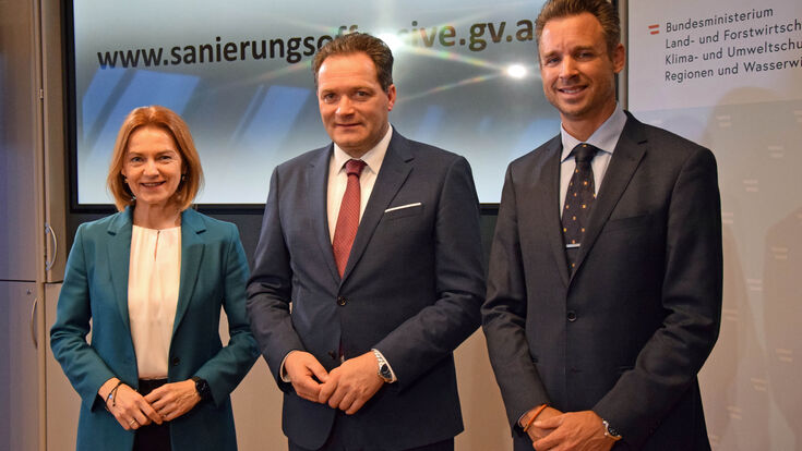 Simone Schmiedtbauer, Umwelt- und Klimaminister Norbert Totschnig, und Andreas Vidic präsentierten die österreichische Sanierungsoffensive Neu