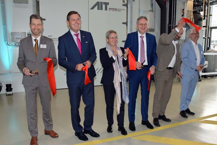 Alexander Svejkovsky, Bundesminister Peter Hanke, Brigitte Bach, Andreas Kugi, Friedrich Kupzog, Thomas Fleckl, von links