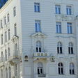 altes Gebäude mit Wohnungen und Büros in Wien