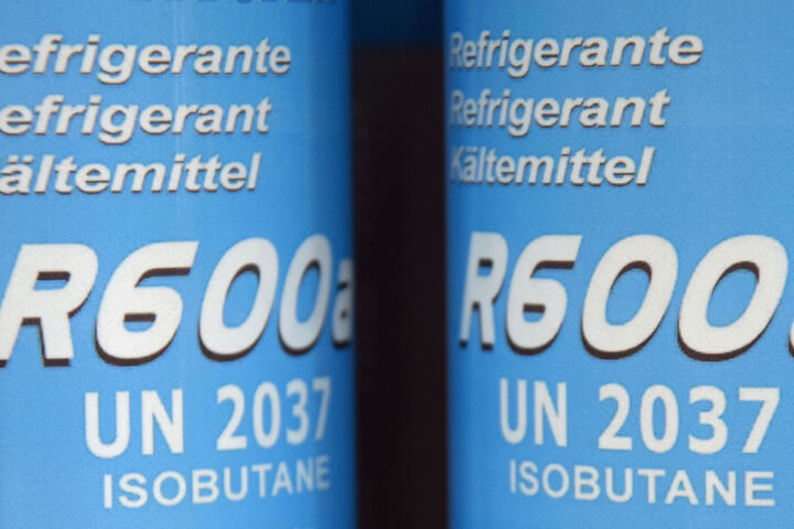Dosen mit Kältemittel, R600a