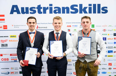 Sieger Kälte- und Klimatechnik, von links, 2. Platzierter Hannes Neumüller, 1. Platzierter Jonas Danninger, 3. Platzierter Marcel Kaiser.