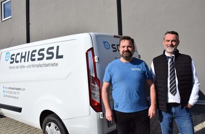 Friedrich Alexander Rössler (Verkaufshausleiter) und Roman Pegrisch (Servicemanagement), Schiessl Filiale in St. Pölten