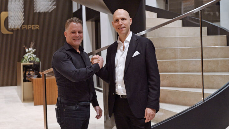 Frans van der Kolk, CEO der VDK Groep (li.), und Maurice Frhr. von Dalwigk (re.), CEO der Builtech Group.
