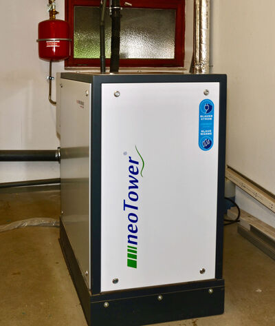 neoTower BHKW von RMB/ Energie, das in der Burg Wittlage installiert ist