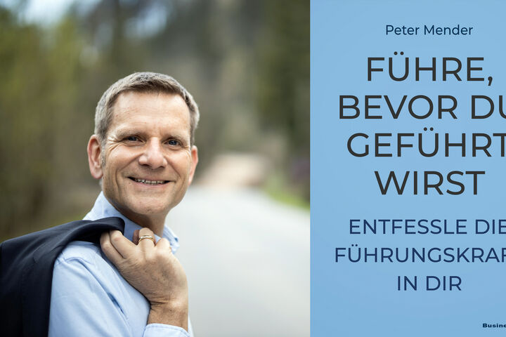 Buch-Cover „Führe, bevor du geführt wirst“ und Autor Peter Mender