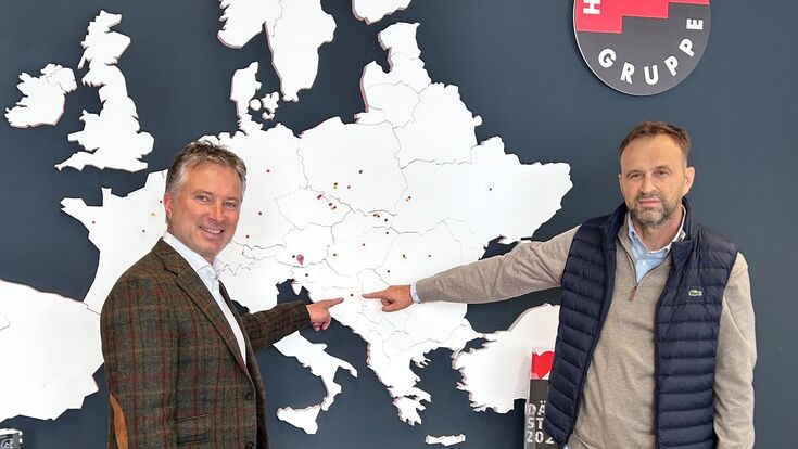 Wolfgang Landler, Vorstand der HIRSCH Servo Gruppe, und Osman Tukić, Geschäftsführer der Terrasit Insulation