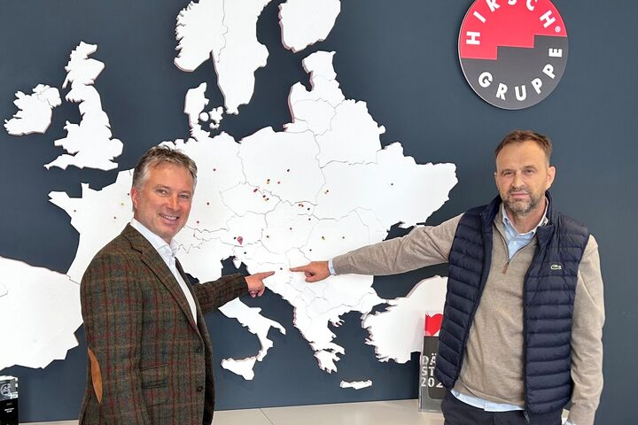 Wolfgang Landler, Vorstand der HIRSCH Servo Gruppe, und Osman Tukić, Geschäftsführer der Terrasit Insulation