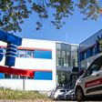 LST-Gebäude und Service-Fahrzeug