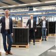 Dr. Kai Schiefelbein, Dr. Alexander Janzen, Lars Michel im Wärmepumpen-Werk Höxter von Stiebel Eltron