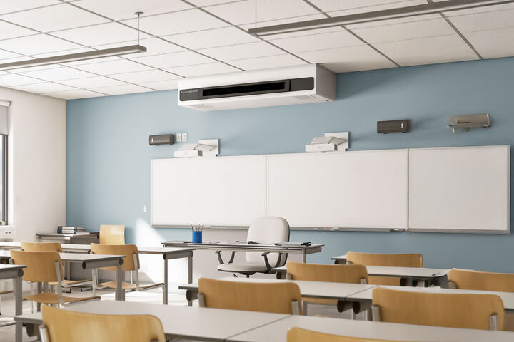 Lüftungsgerät Systemair Sense in einer Schulklasse