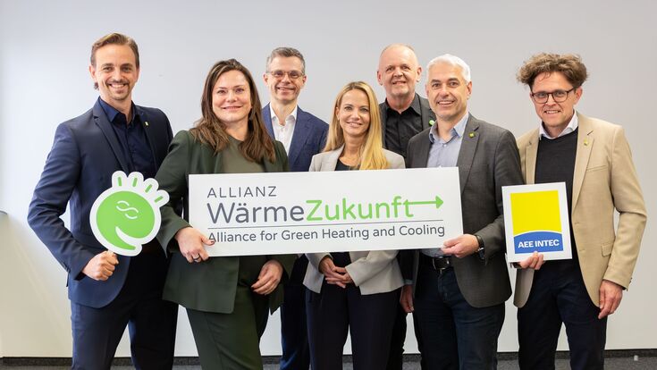 Vorstand der Forschungsinitiative Green Energy Lab und die Geschäftsführung von AEE Intec besiegeln ihre Partnerschaft im Rahmen der Allianz WärmeZukunft