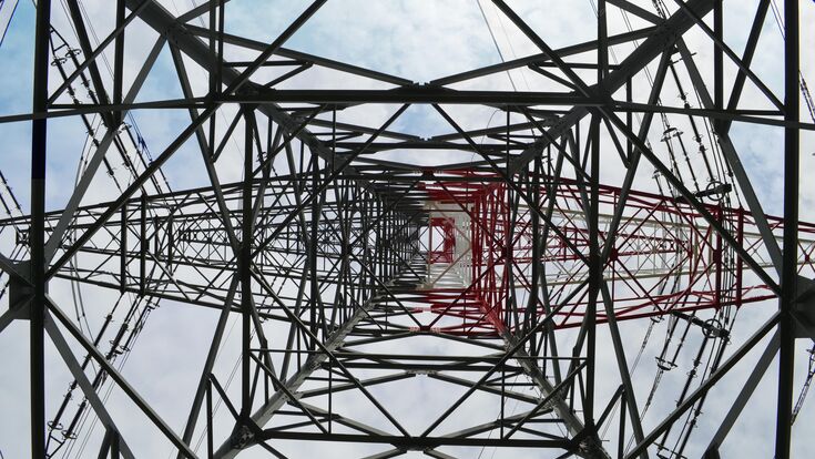 Hochspannungsmasten zur Übertragung elektrischer Energie