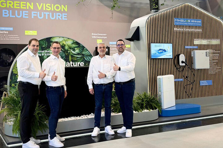 Florian Beck, Thorsten Erbes, Oliver Sattler und Benjamin Ziecker von Midea Europe (von links nach rechts).