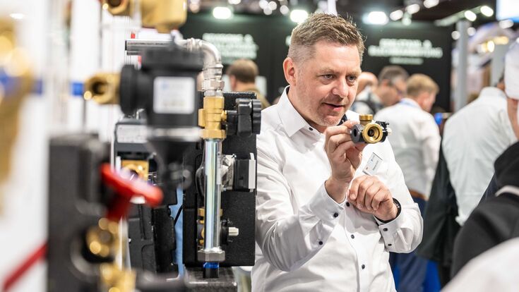 Kundenberatung am Stand von Afriso zur IFH/ Intherm