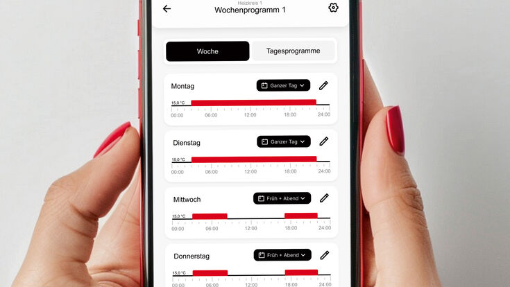 Mobiltelefon mit HovalConnect App zur Steuerung der Heizung