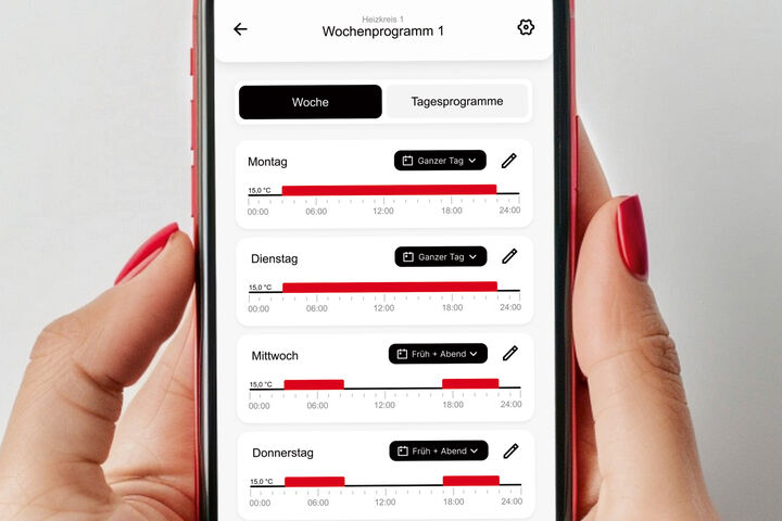 Mobiltelefon mit HovalConnect App zur Steuerung der Heizung