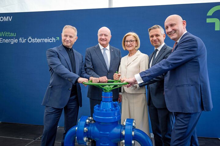 Start der Erdgas-Förderung in Wittau/ Niederösterreich mit OMV-CEO Alfred Stern, Bundeskanzler Christian Stocker, NÖ-Landeshauptfrau Johanna Mikl-Leitner, Wirtschaftsminister Wolfgang Hattmannsdorfer und OMV-Vorstand Berislav Gaso.