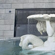 Teilansicht des Pallas Athene-Brunnen vor dem Parlament in Wien, Sitz des Nationalrates von Österreich