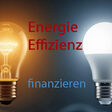 Eine Glühlampe und eine LED-Lampe mit dem Schriftzug Energie-Effizienz finanzieren