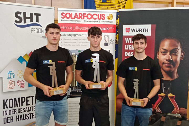 Sieger des niederösterreichischen Landeslehrlingswettbewerbes der Installations- und Gebäudetechniker 2026, von links, Christoph Schwarz (2. Platz), Michael Brandstetter (1. Platz), Xaver Krahofer (3. Platz)