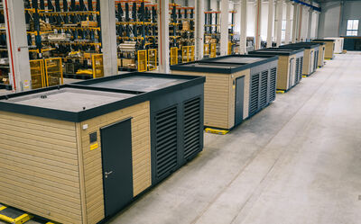 Einige Energy Units in einer Fertigungshalle bei Alois Müller