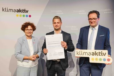 Im Bild: Umwelt- und Klimaminister Norbert Totschnig, Energie-Staatssekretärin Elisabeth Zehetner, Stefan Lampl (BELIMO Automation Handelsgesellschaft m.b.H.)