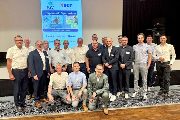 Referenten des 17. Supermarkt-Symposiums in Darmstadt mit den Verantwortlichen von BIV und VDKF.