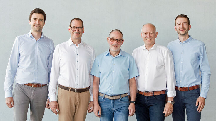 Hörburger Energietechnik stellt die Weichen für die Zukunft: David Hörburger (ganz rechts) und Christoph Gruber (ganz links) folgen auf Betram Hörburger (zweiter von rechts) und Klaus Hämmerle (Mitte). Simon Hörburger (zweiter von links) bleibt dritter Geschäftsführer.