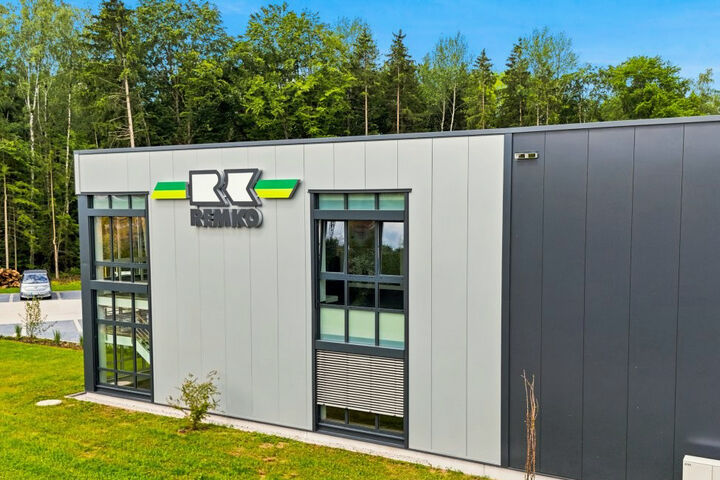 Außenansicht des neuen REMKO Schulungscenters in Illschwang, Süddeutschland