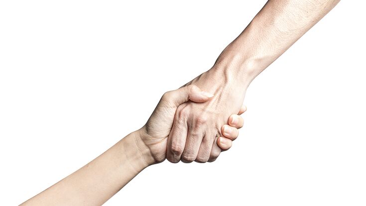 © Shutterstock helping hands zwei Hände, die sich gegenseitig festhalten