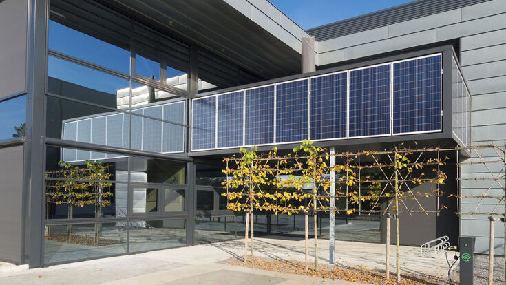© Adobe Stock solar building window modern glass environmental sunlight electric green innovation photovoltaic power horizontal electricity ecology durable entrance clean sun door technology energy electrical cheap panel industrial reflection battery architecture blue alternative cell alternate sustainable backgrounds sky global charger renewable nature office environment generation ecological construction facade